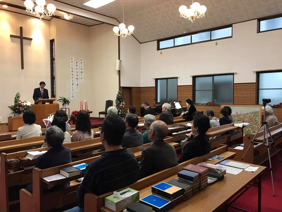 日曜礼拝に集う人々